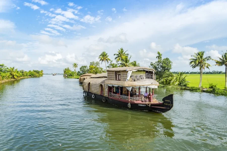 Kerala Tour: Discover the Enchanting Land of Backwaters and Hills